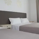 Flos Vendégház 3*