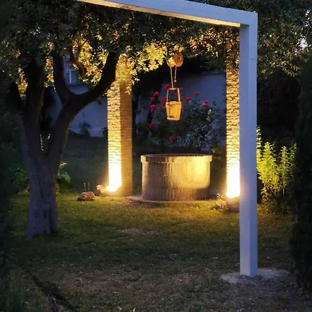 Flos בית הארחה לוצ'רה